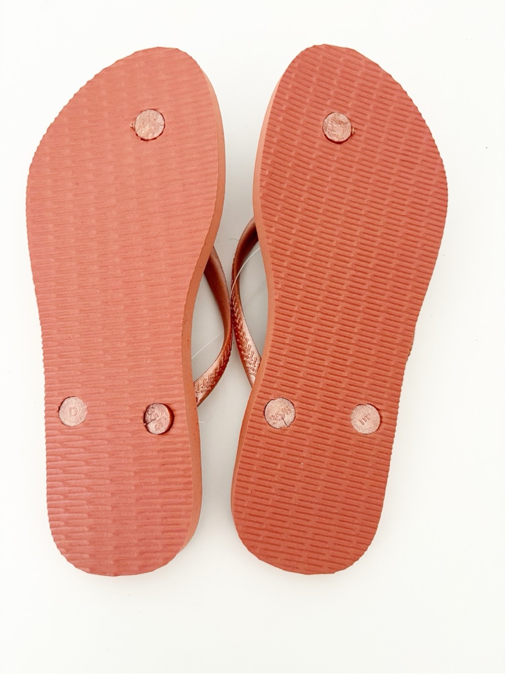 Havaianas Women’s Moana Disney Printed Flip Flops with Rose Gold Straps - Picture 10 of 12